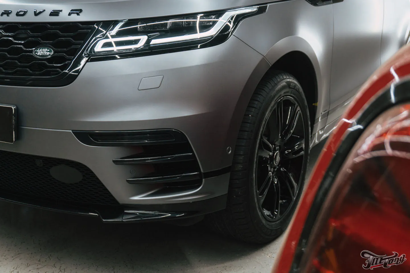 Оклеили Range Rover Velar в матовый полиуретан